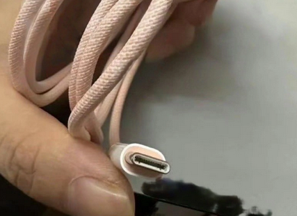 东坡苹果15维修店分享iPhone15USB-C数据线长啥样